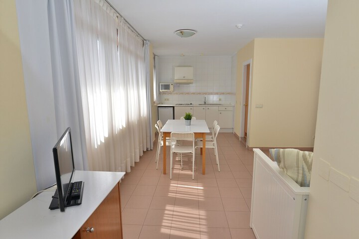 Room 5 of 33