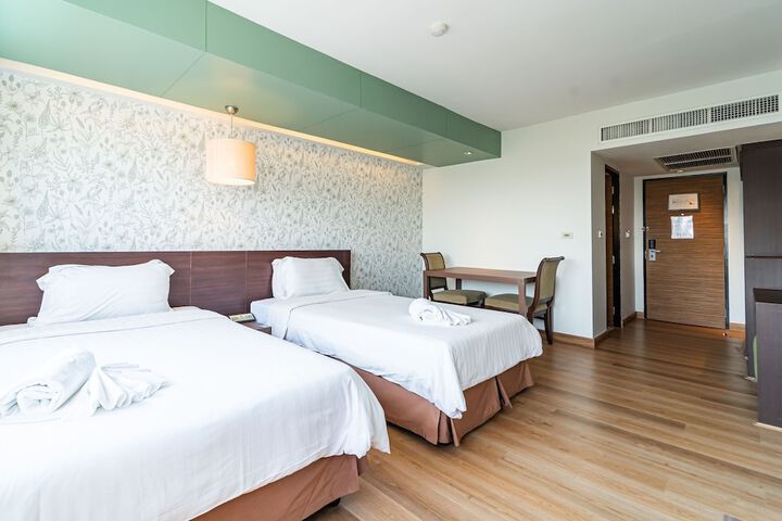 Room 32 of 64