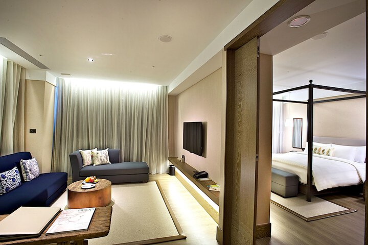 Room 14 of 97