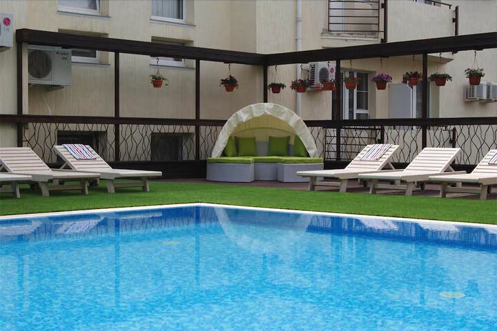 Pool 33 of 52