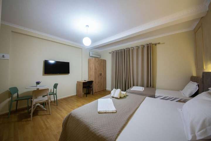 Room 9 of 25