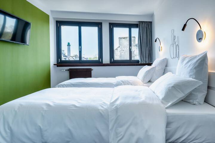 Room 6 of 36