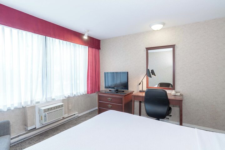 Room 4 of 34