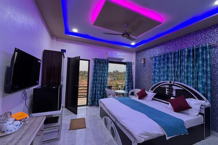 Room 4 of 12