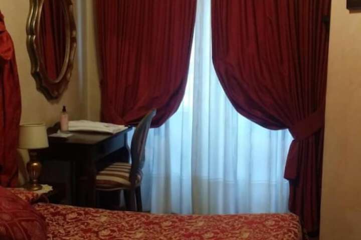 Room 15 of 53