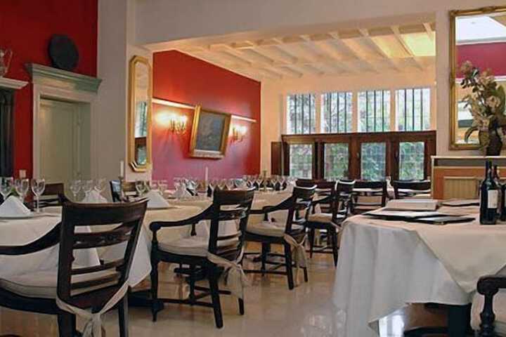Dining 8 of 40