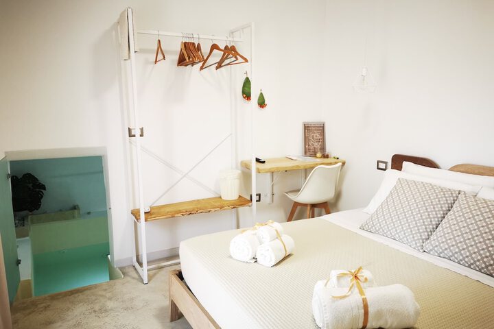 Room 2 of 44