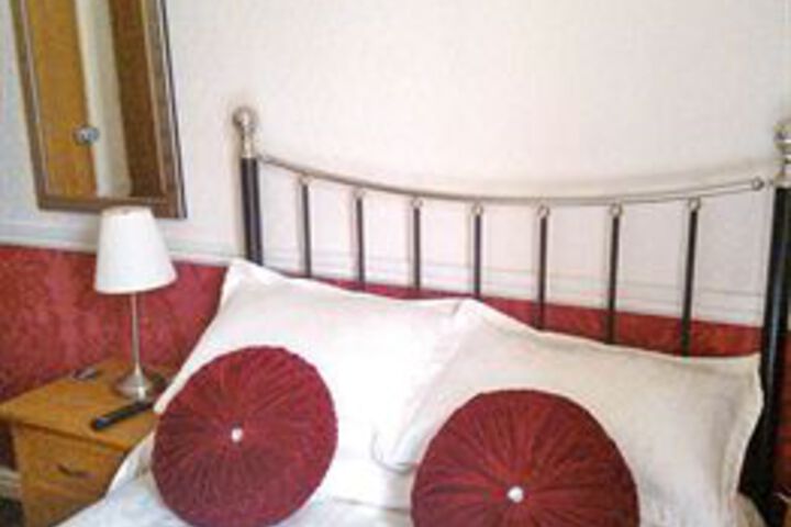 Room 4 of 16