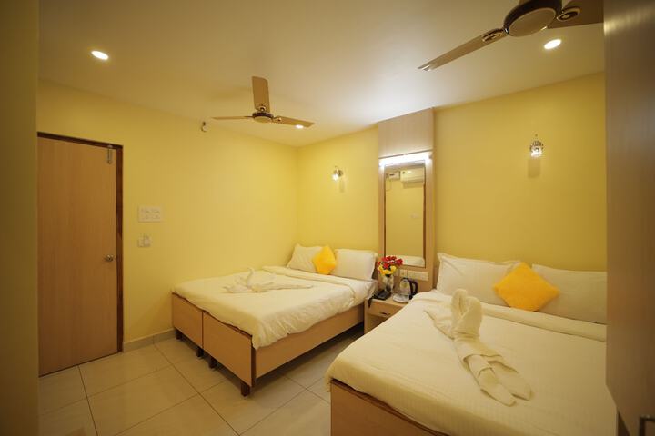 Room 9 of 25