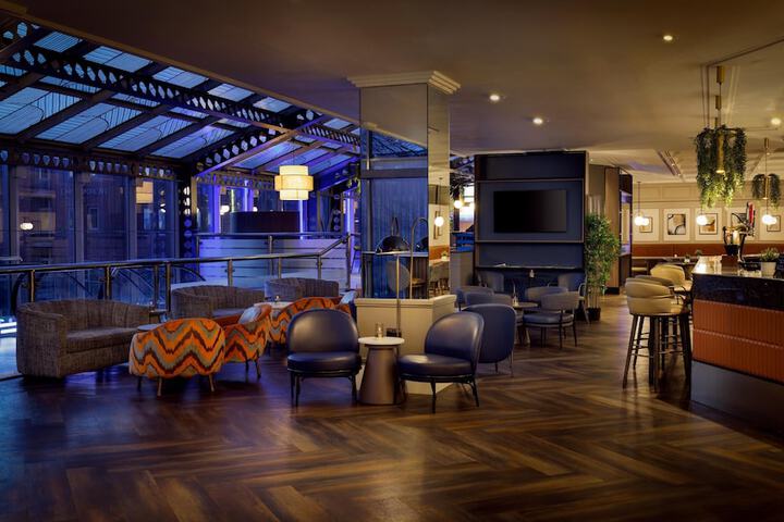 Lounge 71 of 88