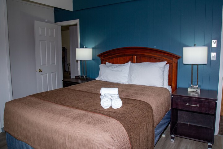 Room 6 of 61