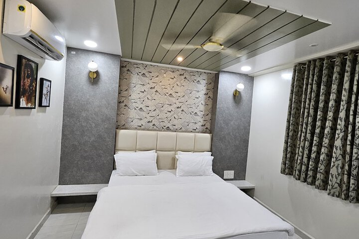 Room 4 of 36