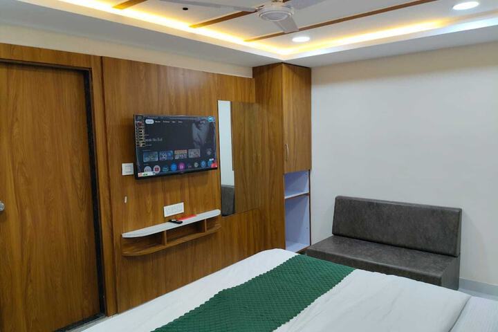 Room 10 of 29