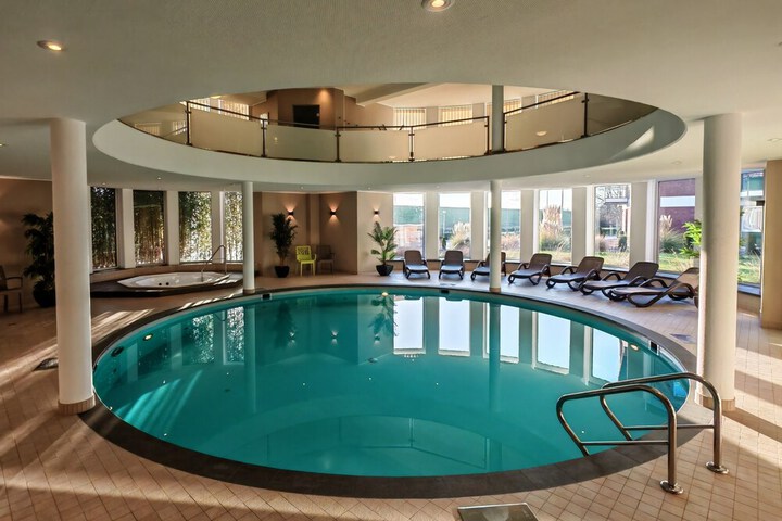Hotel Pool