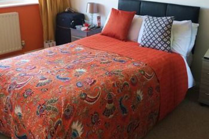 Room 2 of 6