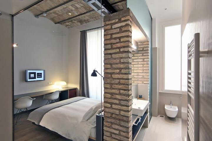 Room 95 of 167