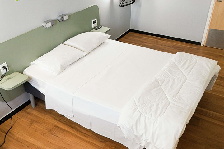 Room 16 of 46