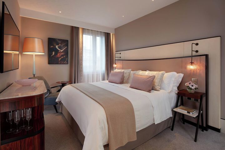 Room 48 of 150