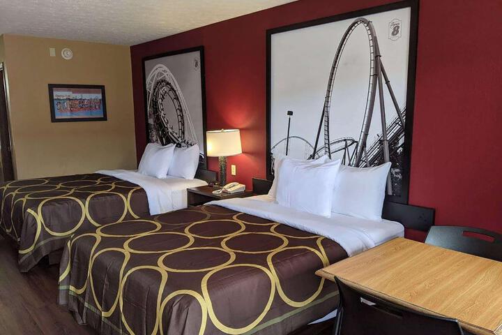 2 Queen Beds (1 of 14)