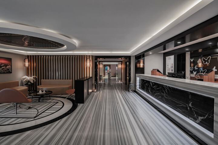 Entrance & Lobby