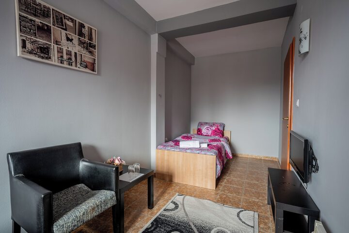 Room 5 of 7