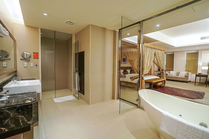 Room 6 of 45