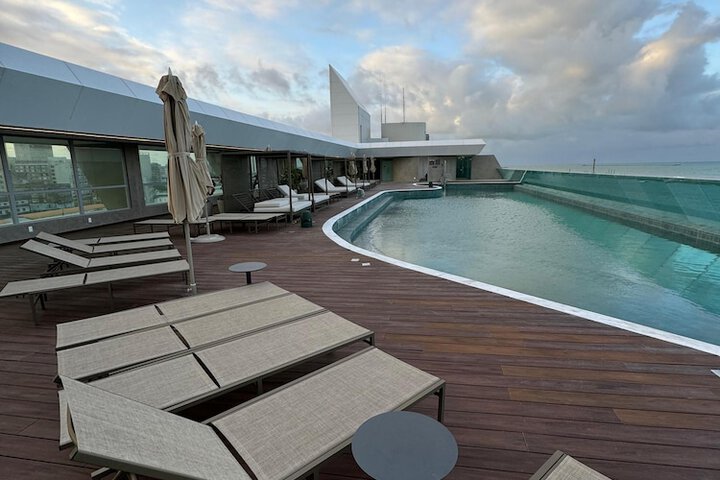 Pool 103 of 237