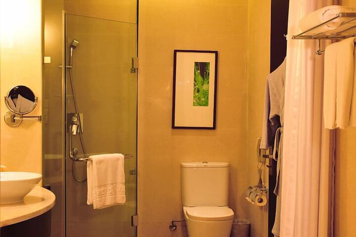 Room 27 of 35