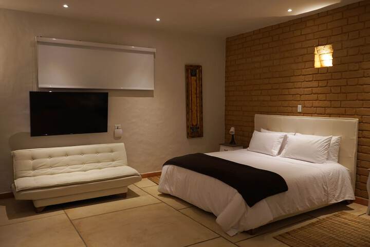Room 8 of 77