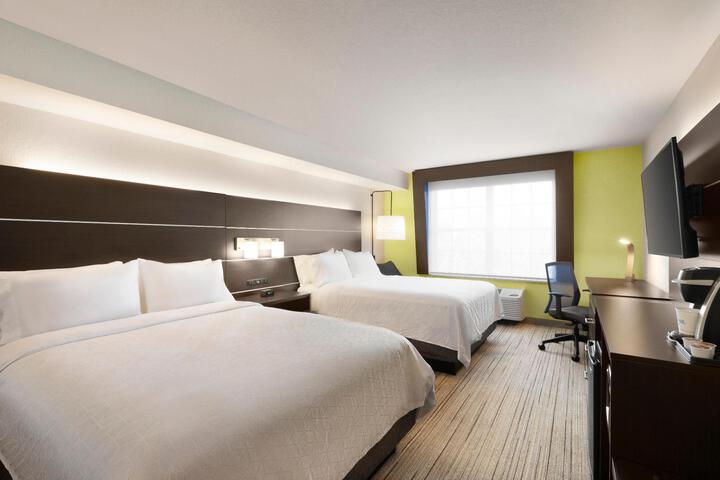 2 Queen Beds (3 of 7)