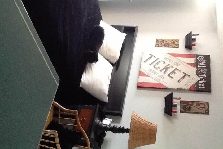 Room 2 of 7