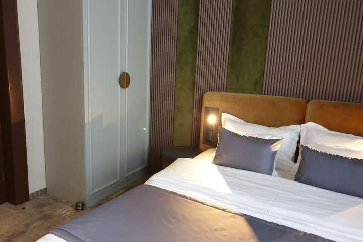 Room 16 of 120
