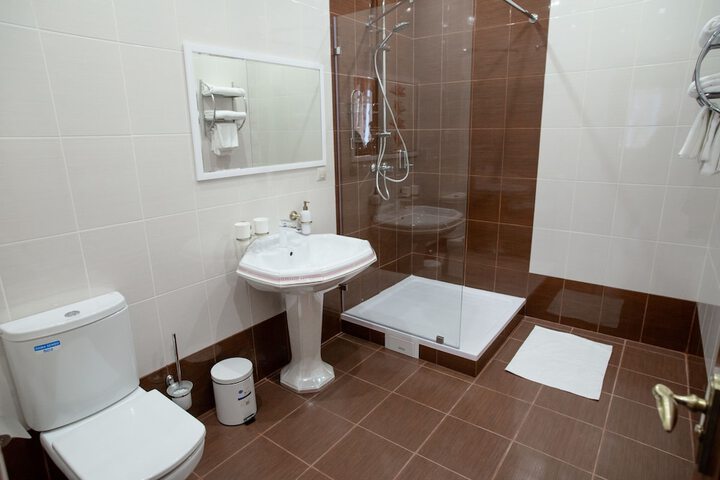 Room 5 of 9
