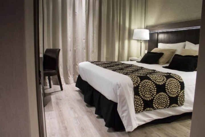 Room 32 of 48