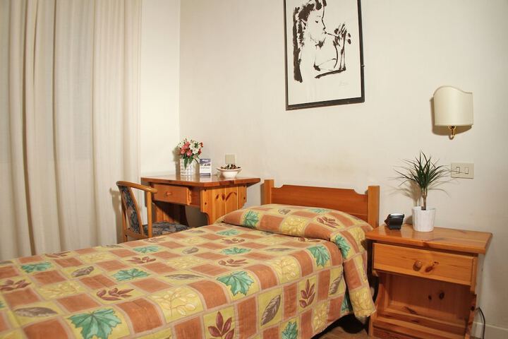 Room 10 of 42