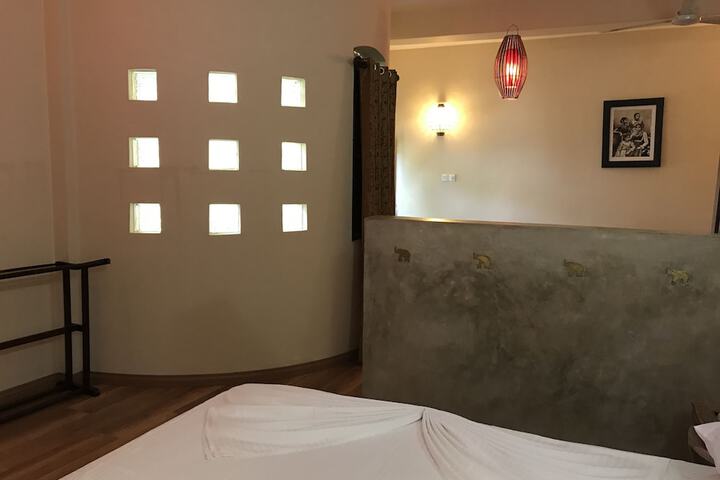 Room 13 of 83
