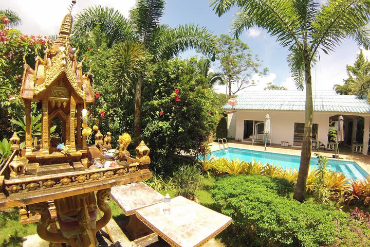 Hotel with Pool