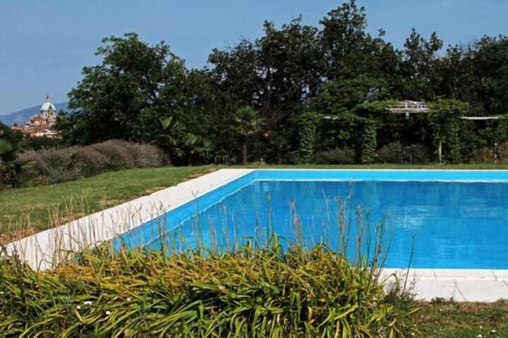 Pool 14 of 28