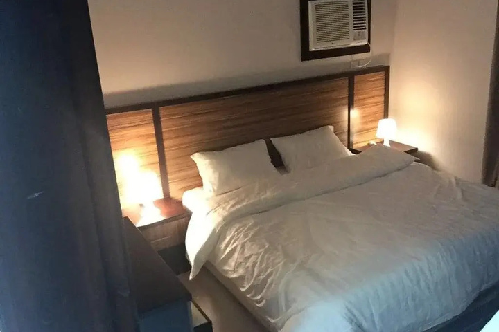 Room 7 of 9