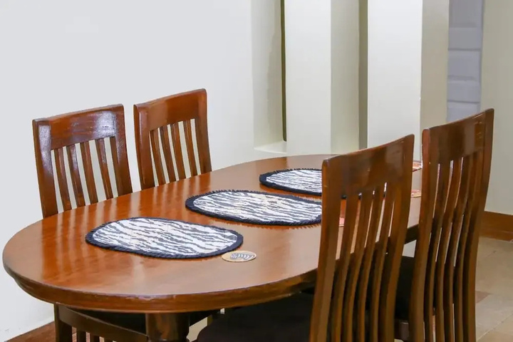 Dining 14 of 16