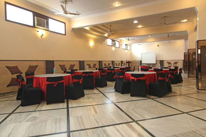 Ballroom/Hall 33 of 47