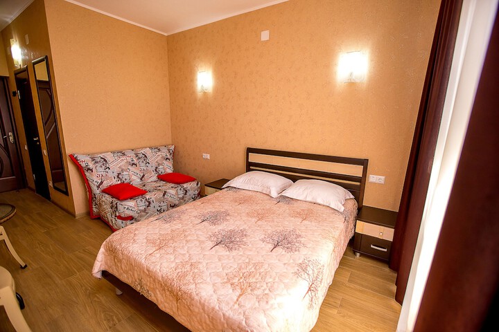 Room 6 of 95