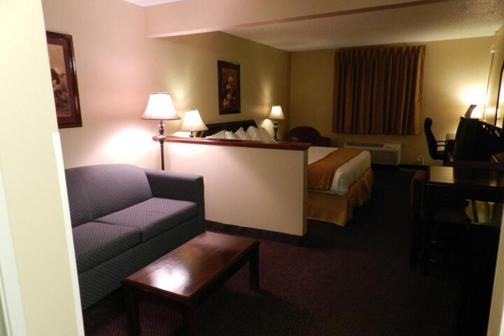 Studio King Size Bed (4 of 9)