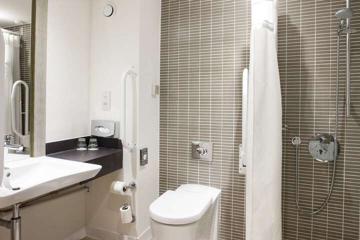 Room 3 of 71