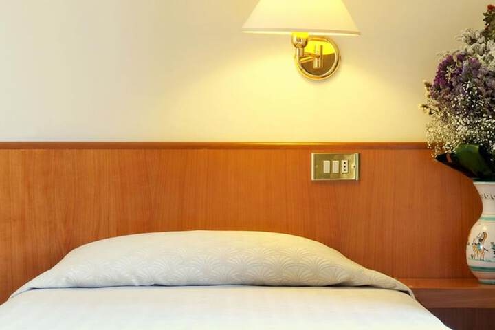 Room 6 of 37