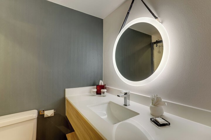 Room 27 of 60