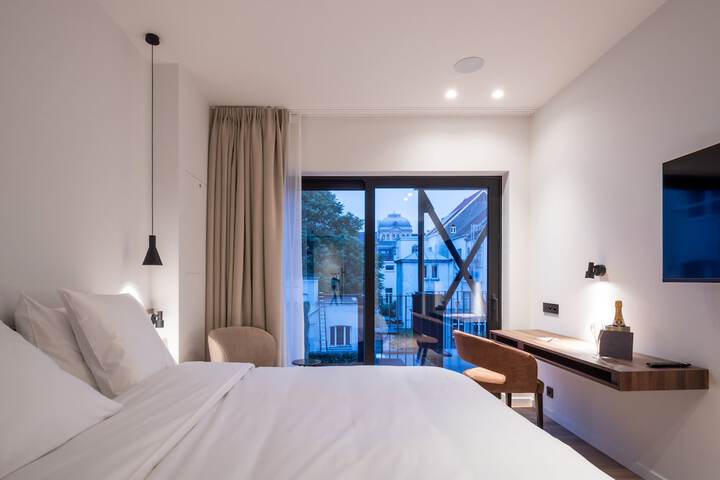 Room 16 of 62