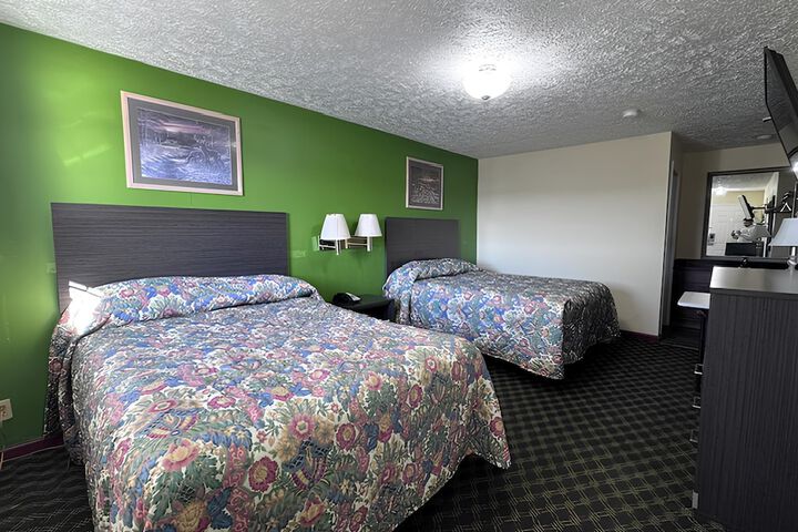 Room 4 of 8