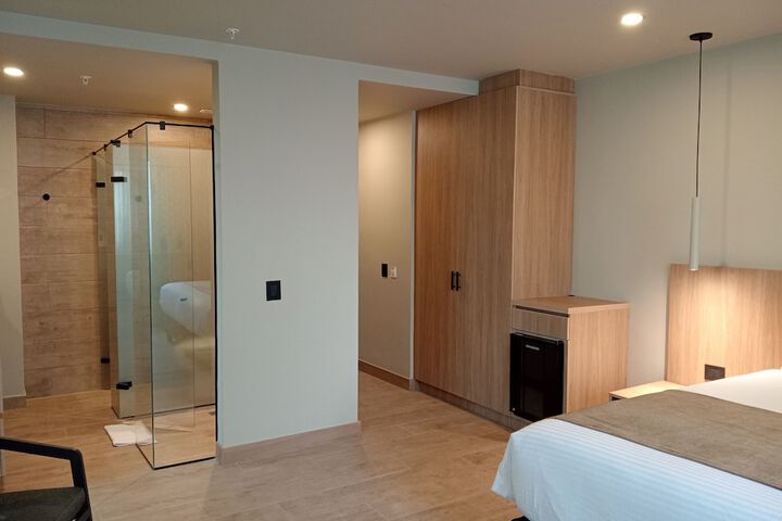 Room 35 of 123