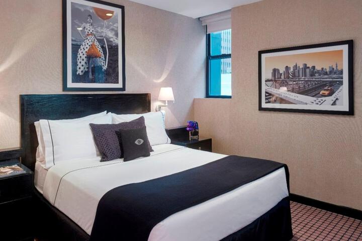 1 Queen Bed (17 of 24)